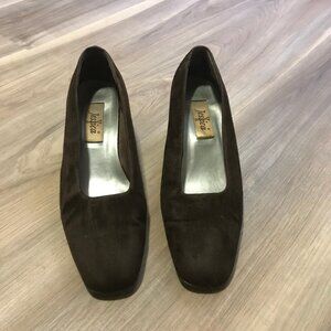 Jessica Ladies Brown Suede Shoes Size 8.5 $5.00 AS AN ADD ON